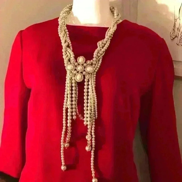 Fox’s new Faux Pearl Statement Necklace - Picture 14 of 16